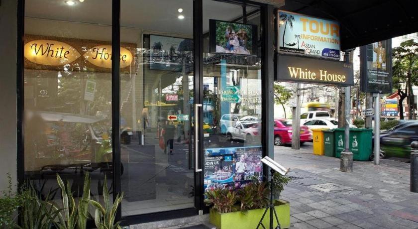 White House Asoke Sukhumvit 18 Hotel Bangkok Exterior photo